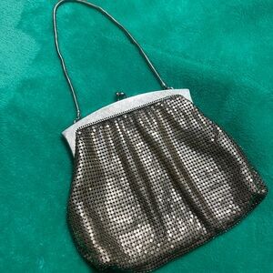 Whiting & Davis VTG Antique Silver Metal Mesh Chainmail Evening Bag Kisslock